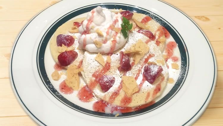 [Limited on Aeon Lake Town Mori`s store] Pancakes with Strawberry and Condensed Milk